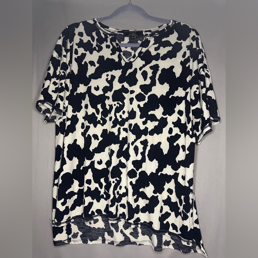 L&B Black and White Cow Print Abstract Short Sleeve Tee 2X